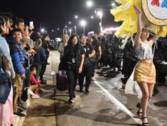 Foto de la galería: Volvió la fiesta y el encuentro en la primera noche de calle de la estudiantina
