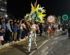 Foto de la galería: Volvió la fiesta y el encuentro en la primera noche de calle de la estudiantina