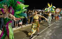 Foto de la galería: Volvió la fiesta y el encuentro en la primera noche de calle de la estudiantina