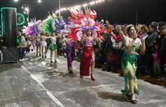Foto de la galería: Volvió la fiesta y el encuentro en la primera noche de calle de la estudiantina