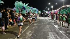 Foto de la galería: Volvió la fiesta y el encuentro en la primera noche de calle de la estudiantina
