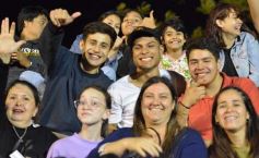 Foto de la galería: Volvió la fiesta y el encuentro en la primera noche de calle de la estudiantina