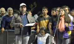 Foto de la galería: Volvió la fiesta y el encuentro en la primera noche de calle de la estudiantina