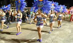 Foto de la galería: Volvió la fiesta y el encuentro en la primera noche de calle de la estudiantina