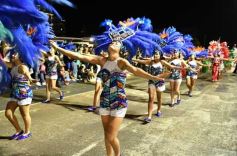 Foto de la galería: Volvió la fiesta y el encuentro en la primera noche de calle de la estudiantina