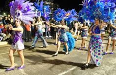 Foto de la galería: Volvió la fiesta y el encuentro en la primera noche de calle de la estudiantina