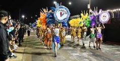 Foto de la galería: Volvió la fiesta y el encuentro en la primera noche de calle de la estudiantina