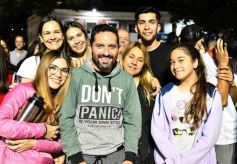 Foto de la galería: Volvió la fiesta y el encuentro en la primera noche de calle de la estudiantina