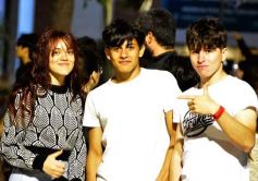 Foto de la galería: Volvió la fiesta y el encuentro en la primera noche de calle de la estudiantina