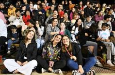 Foto de la galería: Volvió la fiesta y el encuentro en la primera noche de calle de la estudiantina