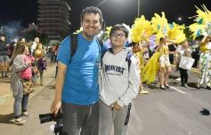 Foto de la galería: Volvió la fiesta y el encuentro en la primera noche de calle de la estudiantina