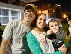 Foto de la galería: Volvió la fiesta y el encuentro en la primera noche de calle de la estudiantina