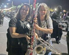 Foto de la galería: Volvió la fiesta y el encuentro en la primera noche de calle de la estudiantina