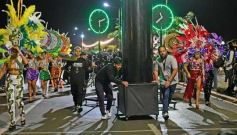 Foto de la galería: Volvió la fiesta y el encuentro en la primera noche de calle de la estudiantina