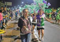 Foto de la galería: Volvió la fiesta y el encuentro en la primera noche de calle de la estudiantina