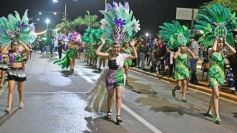 Foto de la galería: Volvió la fiesta y el encuentro en la primera noche de calle de la estudiantina