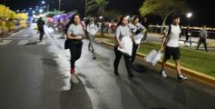 Foto de la galería: Volvió la fiesta y el encuentro en la primera noche de calle de la estudiantina