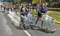 Foto de la galería: Volvió la fiesta y el encuentro en la primera noche de calle de la estudiantina