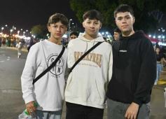 Foto de la galería: Volvió la fiesta y el encuentro en la primera noche de calle de la estudiantina