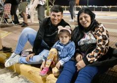 Foto de la galería: Volvió la fiesta y el encuentro en la primera noche de calle de la estudiantina