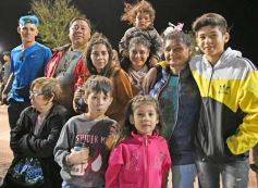 Foto de la galería: Volvió la fiesta y el encuentro en la primera noche de calle de la estudiantina
