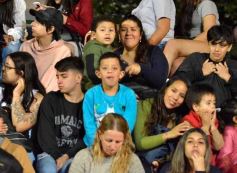 Foto de la galería: Volvió la fiesta y el encuentro en la primera noche de calle de la estudiantina