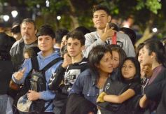 Foto de la galería: Volvió la fiesta y el encuentro en la primera noche de calle de la estudiantina