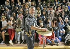 Foto de la galería: Volvió la fiesta y el encuentro en la primera noche de calle de la estudiantina