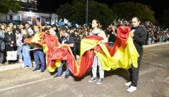 Foto de la galería: Volvió la fiesta y el encuentro en la primera noche de calle de la estudiantina