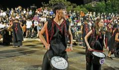 Foto de la galería: Volvió la fiesta y el encuentro en la primera noche de calle de la estudiantina