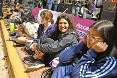 Foto de la galería: Volvió la fiesta y el encuentro en la primera noche de calle de la estudiantina
