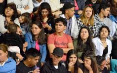 Foto de la galería: Volvió la fiesta y el encuentro en la primera noche de calle de la estudiantina
