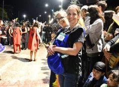 Foto de la galería: Volvió la fiesta y el encuentro en la primera noche de calle de la estudiantina