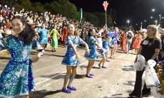 Foto de la galería: Volvió la fiesta y el encuentro en la primera noche de calle de la estudiantina