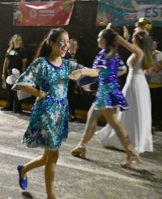Foto de la galería: Volvió la fiesta y el encuentro en la primera noche de calle de la estudiantina
