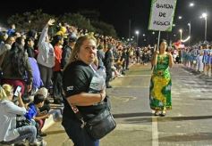 Foto de la galería: Volvió la fiesta y el encuentro en la primera noche de calle de la estudiantina