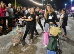 Foto de la galería: Volvió la fiesta y el encuentro en la primera noche de calle de la estudiantina