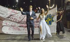 Foto de la galería: Volvió la fiesta y el encuentro en la primera noche de calle de la estudiantina