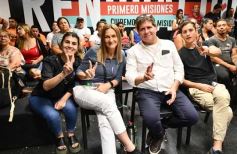 Foto de la galería: Junto a la militancia, el Peronismo Renovador celebró el Dia de la Lealtad