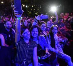 Foto de la galería: Junto a una multitud presente, Abel Pintos volvió a deslumbrar en la capital misionera