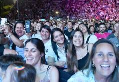 Foto de la galería: Junto a una multitud presente, Abel Pintos volvió a deslumbrar en la capital misionera