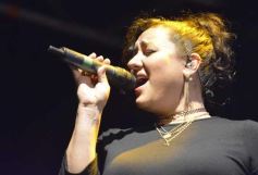 Foto de la galería: Junto a una multitud presente, Abel Pintos volvió a deslumbrar en la capital misionera