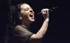 Foto de la galería: Junto a una multitud presente, Abel Pintos volvió a deslumbrar en la capital misionera