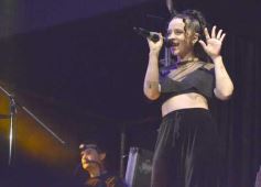 Foto de la galería: Junto a una multitud presente, Abel Pintos volvió a deslumbrar en la capital misionera