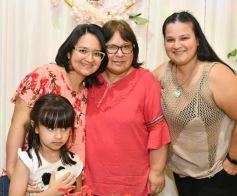 Foto de la galería: Con fiesta sorpresa incluida, Teresa Montiel recibió y compartió su feliz cumpleaños