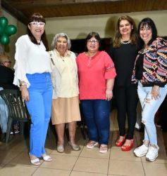 Foto de la galería: Con fiesta sorpresa incluida, Teresa Montiel recibió y compartió su feliz cumpleaños