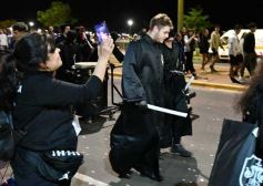 Foto de la galería: Con gran energía estudiantil y la hinchada a pleno: la estudiantina vivió su última noche de calle