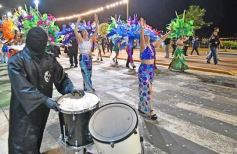 Foto de la galería: Con gran energía estudiantil y la hinchada a pleno: la estudiantina vivió su última noche de calle
