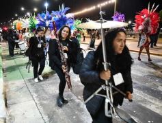 Foto de la galería: Con gran energía estudiantil y la hinchada a pleno: la estudiantina vivió su última noche de calle