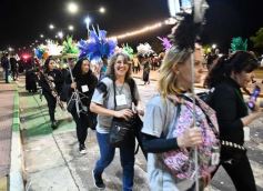 Foto de la galería: Con gran energía estudiantil y la hinchada a pleno: la estudiantina vivió su última noche de calle